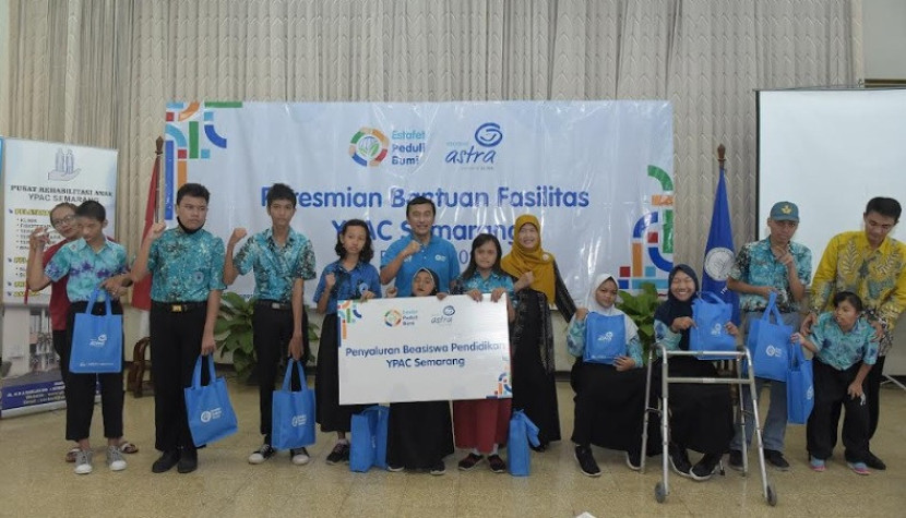 Asuransi Astra salurkan bantuan kepada kaum disabilitas di Semarang