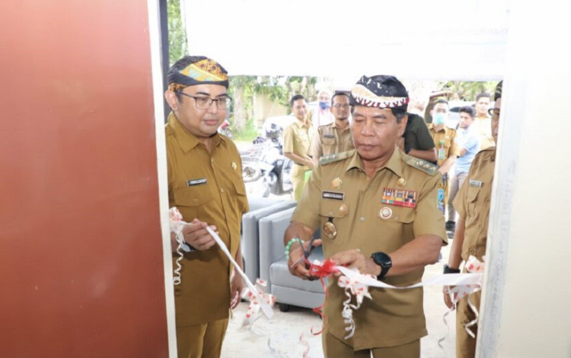 Gubernur Kaltara, Zainal, meresmikan Rumah Singgah. (Diskominfo)