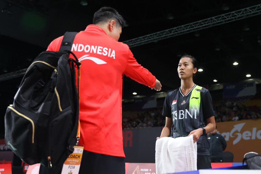 Tim putri Indonesia mengalahkan Malaysia dengan 3-0 di perempat final Kejuaraan Tim Asia (BATC) 2024. Pemain tunggal putri Putri KW menjadi penyumbang angka kemenangan pertama.