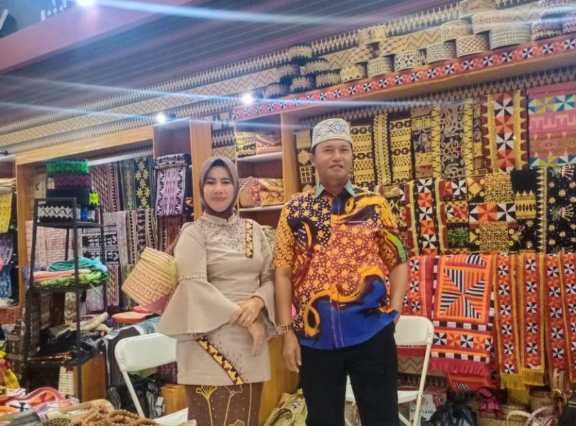 Dekranasda Lampung Barat promosikan produk khas lokal di Incacraft 2023. (Foto: lampungbaratkab.go.id)