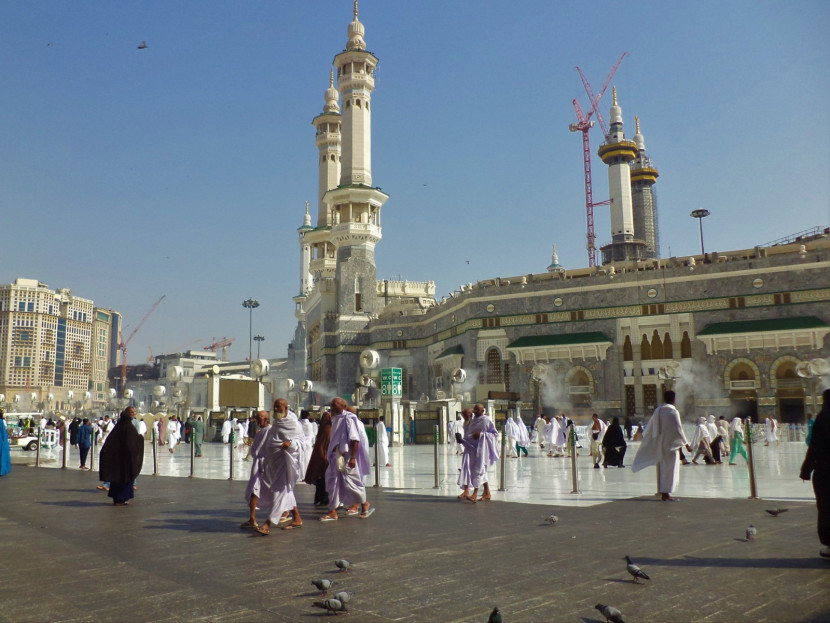 Suasana di pelataran Masjidil Haram, Makkah. (Foto: Mursalin Yasland)