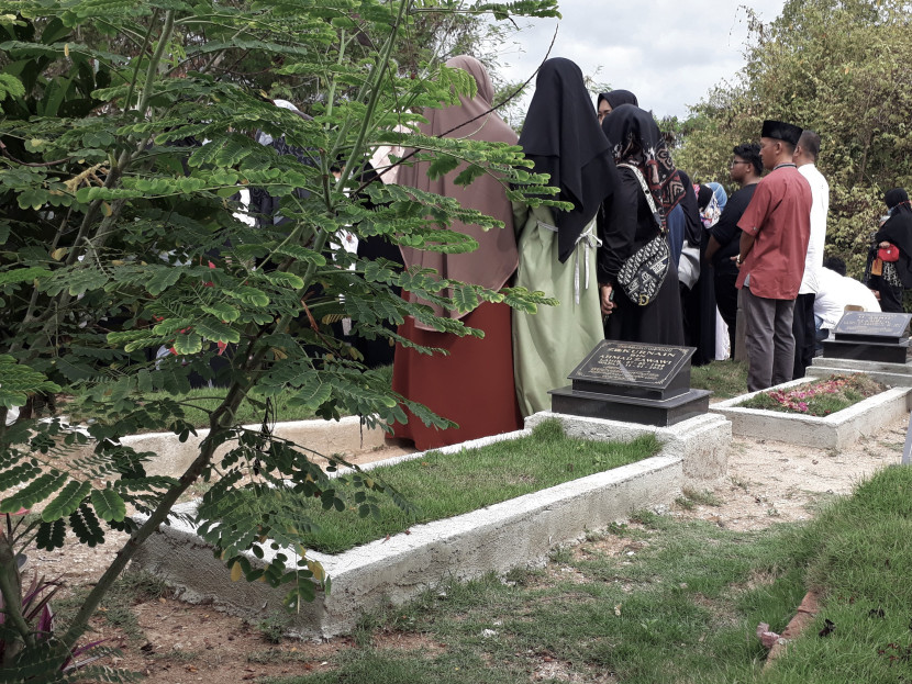 Tempat pemakaman umum. (Foto: SumatraLink/Mursalin Yasland)