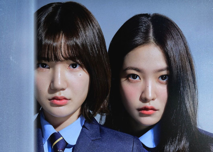 Lee Eun-Saem dan Yeri Red Velvet dalam serial Bitch and Rich. (Netflix)