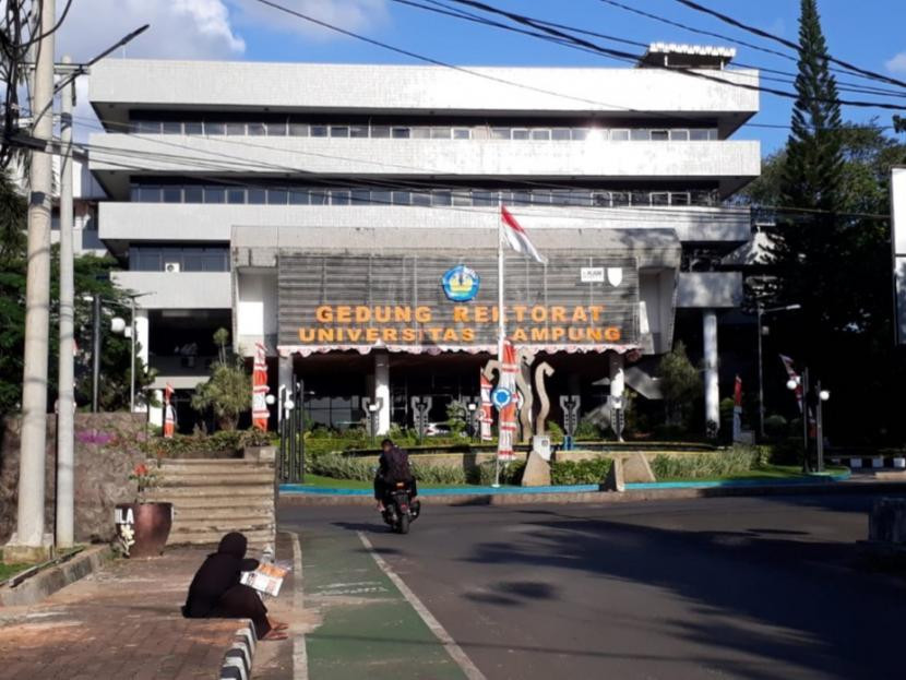 Gedung Rektorat Universitas Lampung. (Foto: SumatraLink.id/Mursalin Yasland)