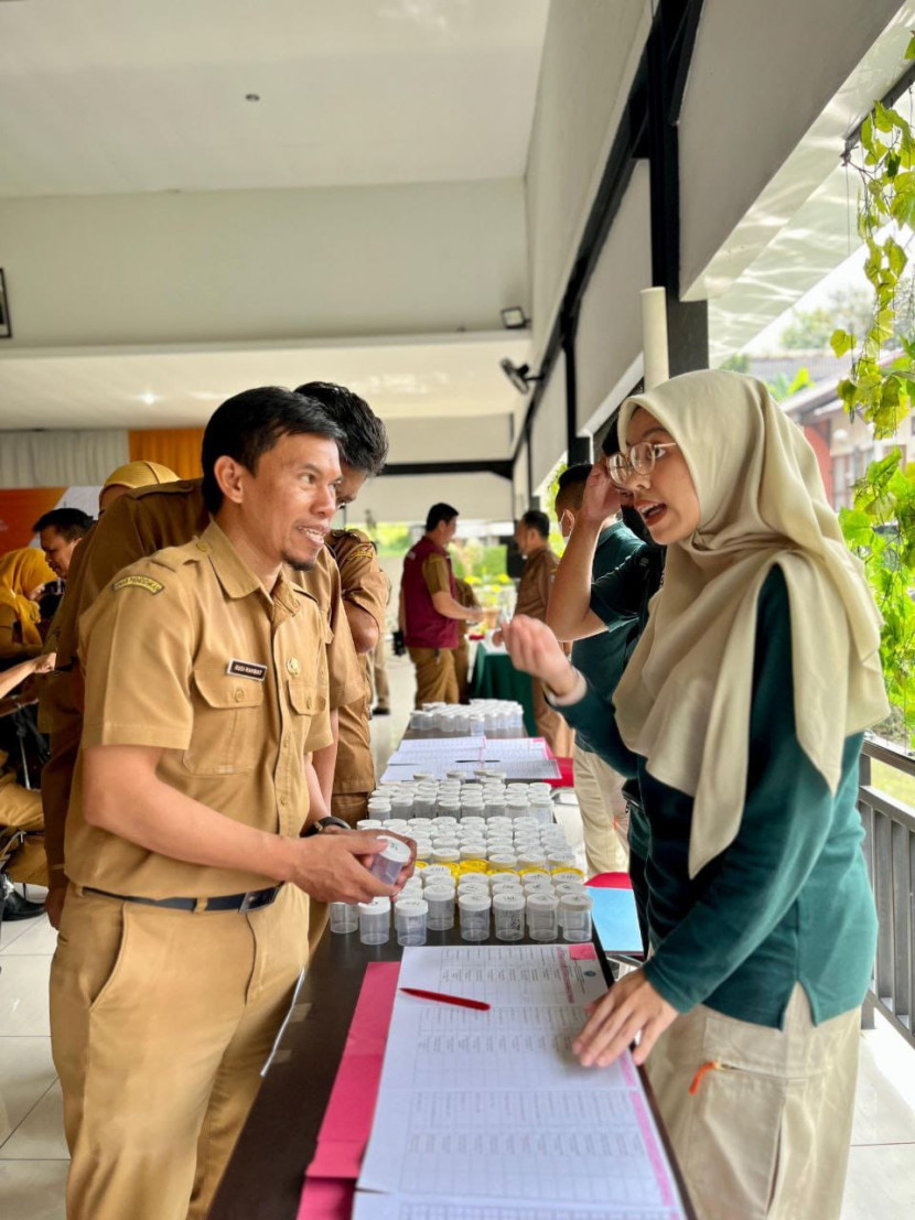Kepala sekolah di Bandung ikuti tes urine/Humas Pemkot Bandung