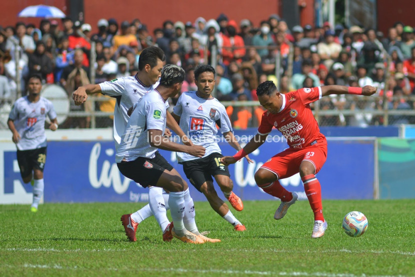 Laga leg 2 Liga2 antara Semen Padang FC vs Malut United di Stadion H Agus Salim, Padang. (Foto: ligaindonesiabaru.com)