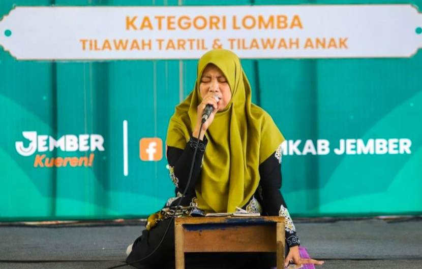 Salah seorang peserta MTQ Tingkat Kabupaten yang digelar di Pondok Pesantren Baitul Hikmah, Kecamatan Tempurejo, Sabtu (02/03/2024). (Foto: Dok Kominfo Pemkab Jember)