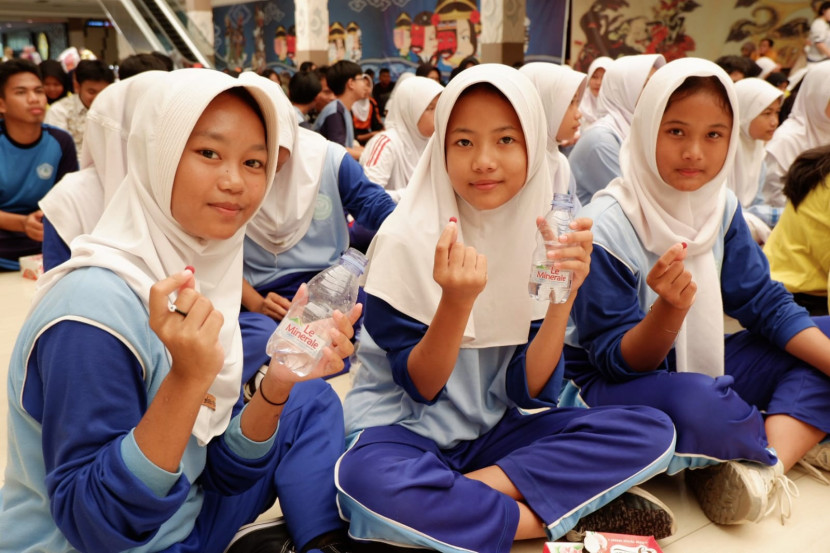 Sejumlah pelajar putri di Kota Cirebon diberikan tablet tambah darah (TTD). (Dok Diskominfo Kota Cirebon)