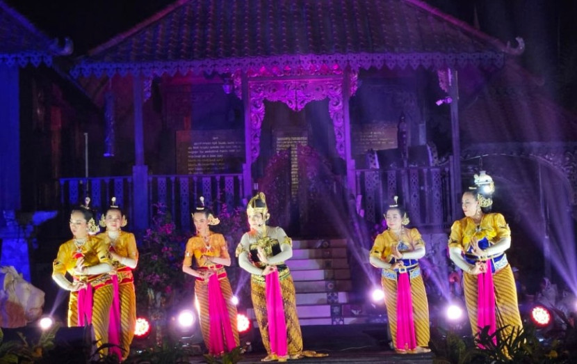 Ikatan Alumni ASKI STSI ISI di Jakarta meramaikan Festival Bulan Mengambang di Johor, Malaysia.