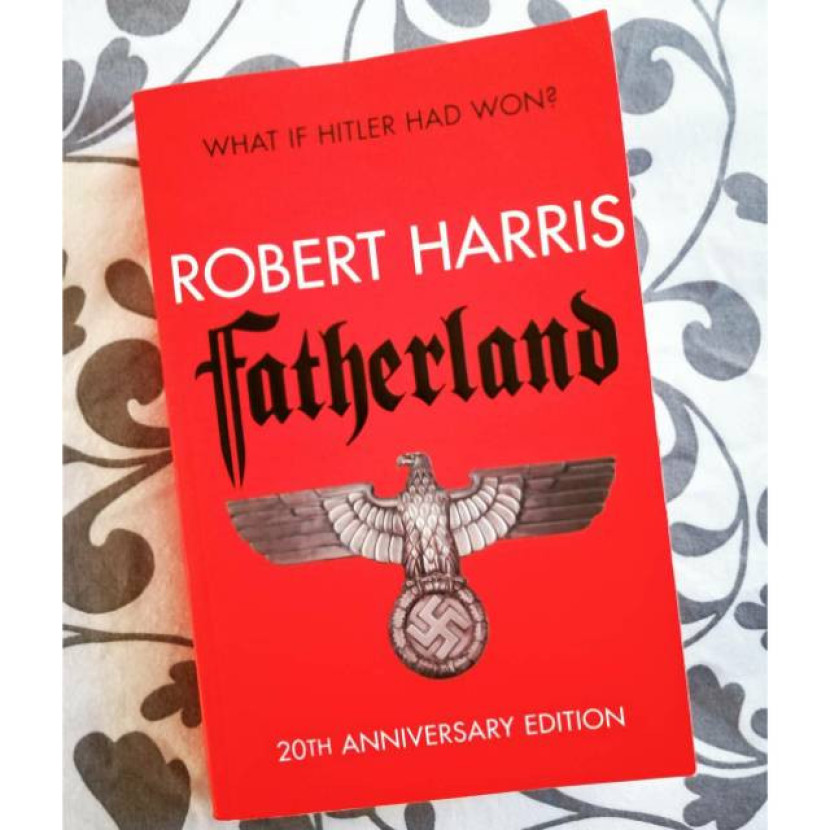 Novel Fatherlan Karya Robert Harris. (Foto: Shopee)