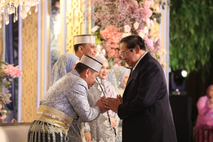 Presiden keenam Susilo Bambang Yudhoyono (SBY) dalam acara resepsi pernikahan putra Mentan Andi Amran Sulaiman. (Dok Istimewa).