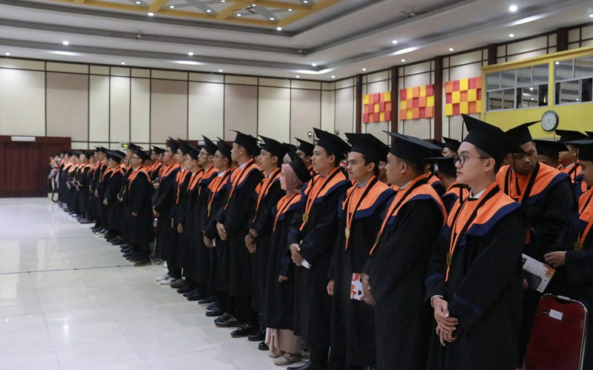 Ratusan wisudawan Itenas diwisuda di Gedung Dayang Sumbi Itenas akhir pekan lalu