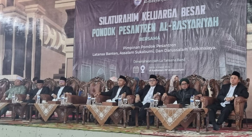 Silaturahim keluarga besar Ponpes Al-Basyariyah, Ponpes La Tansa Lebak, PP Assalam Sukabumi, dan Ponpes Darussalam, Tasikmalaya, Senin (4/3). Sumber: (Dok. PP. Al Basyariyah)