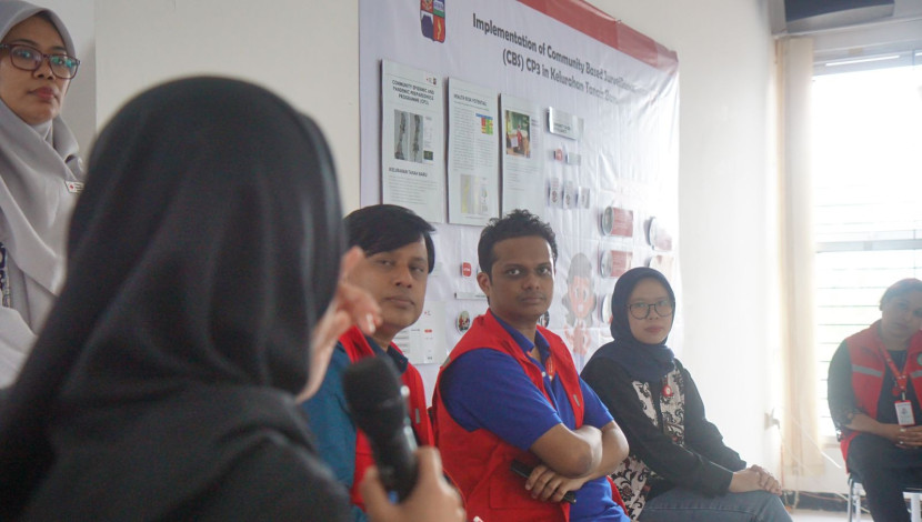 Delegasi Bulan Sabit Merah (BSM) Bangladesh mengunjungi salah satu wilayah pelaksana Surveilans Berbasis Masyarakat (SBM) PMI di Markas PMI Kota Bogor. (Dok PMI)