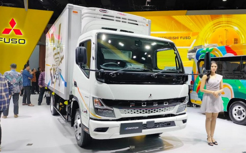 Tampak Mitsubishi Fuso  E-Canter di GIICOMVEC 2024.       dok Motoresto.id