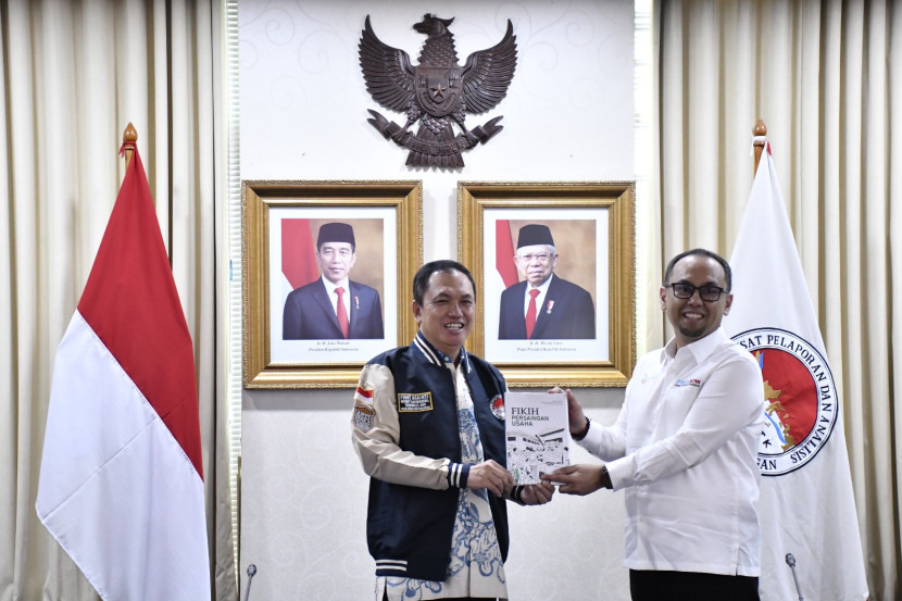 Pertemuan Ketua KPPU M Fanshurullah Asa dan Kepala PPATK Ivan Yustiavandana di gedung PPATK, Jakarta Pusat, Rabu (13/3/2024). 