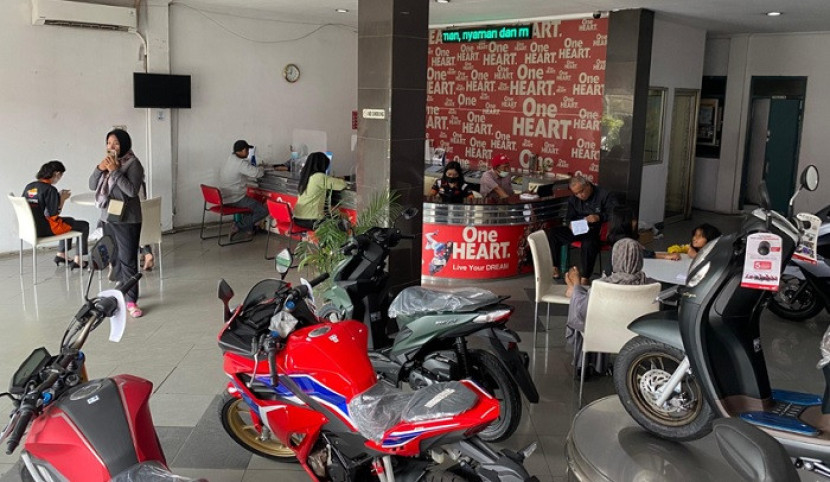 Tampak kesibukan di salah satu diler Honda. dok Wahana