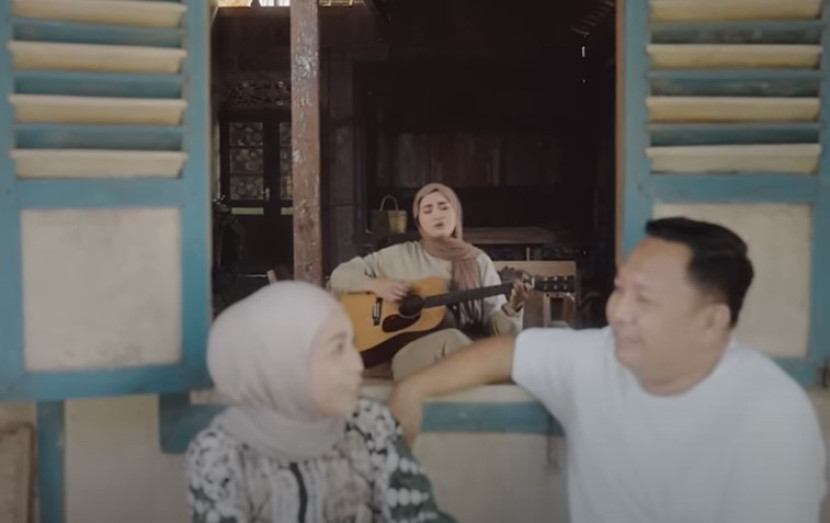 Cuplikan video klip lagu Rumah oleh Salma Salsabil. (Youtube Salma Salsabil)