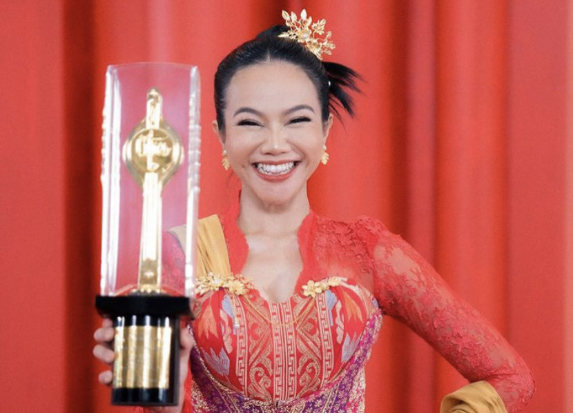 Yura Yunita kala menerima Piala Citra 2023 lewat lagunya Jalan Pulang. (Instagram Yura Yunita)