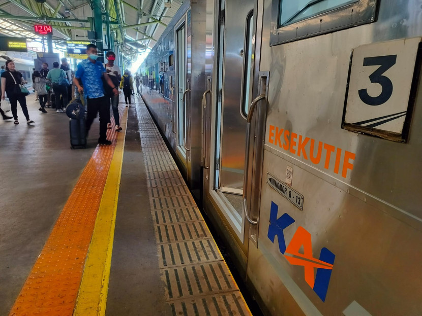 Ilustrasi. PT Kereta Api Indonesia (Persero) memberikan diskon tiket kereta api hingga 30 persen bagi agen travel yang mem-bundling layanannya dengan kereta api. (Foto: Dok. Humas PT KAI)
