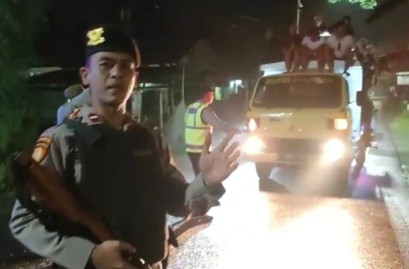 Polisi bubarkan belasan sound Horeg saat akan menghadiri parade di Pantai Watu Ulo Jember. (Foto: Dok Polsek Ambulu)