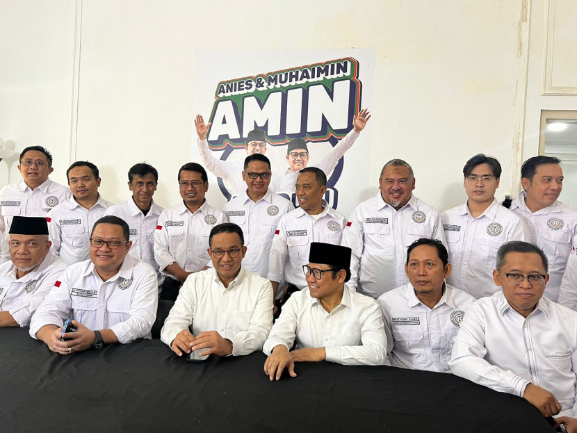 Anis Baswedan dan Muhaimin Iskandar, bersama Ketua Tim Hukum Ari Yusuf Amir dan para lawyer lainnya.