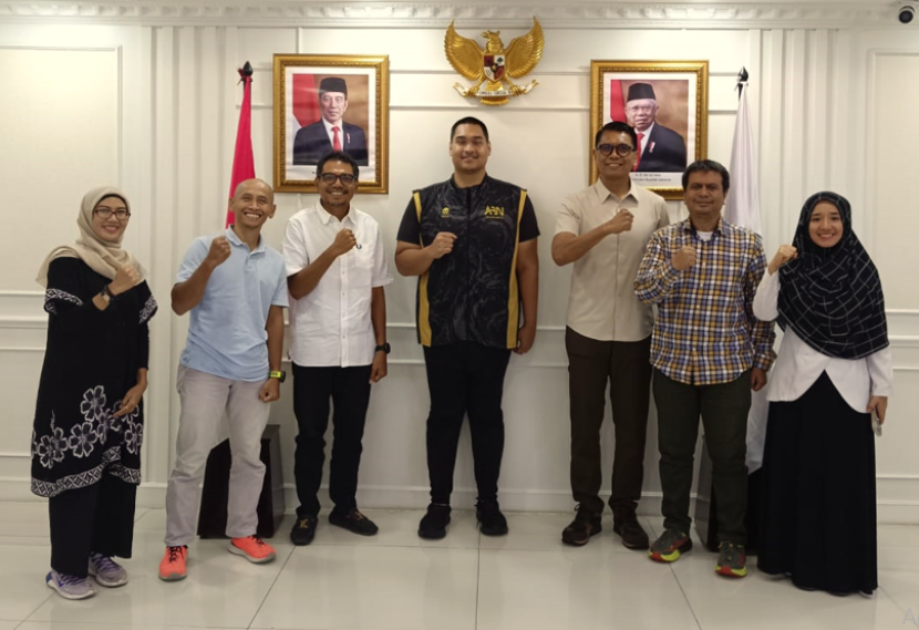 Menpora Dito Ariotedjo menerima audiensi Universitas Indonesia (UI) Trail Runners di Kemenpora, Jakarta, Rabu (20/3/2024). (dok. UI)