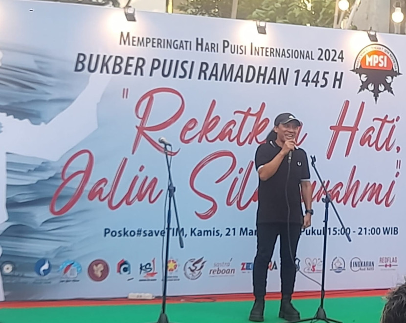 Ketua Masyarakat Penggiat Seni Indonesia (MPSI) selaku penyelenggara Mujib Hermani sedang memberikan kata sambutan. (Foto: Lasman Simanjuntak)