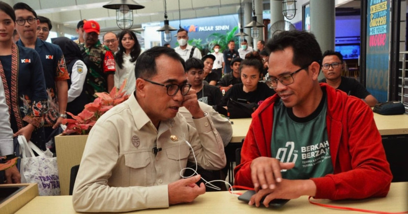 Menhub, Budi Karya Sumadi melakukan peninjauan persiapan mudik Lebaran 2024 di Stasiun Senen Jakarta, Ahad (24/03/2024). (Foto: Dok Ruzka Indonesia)