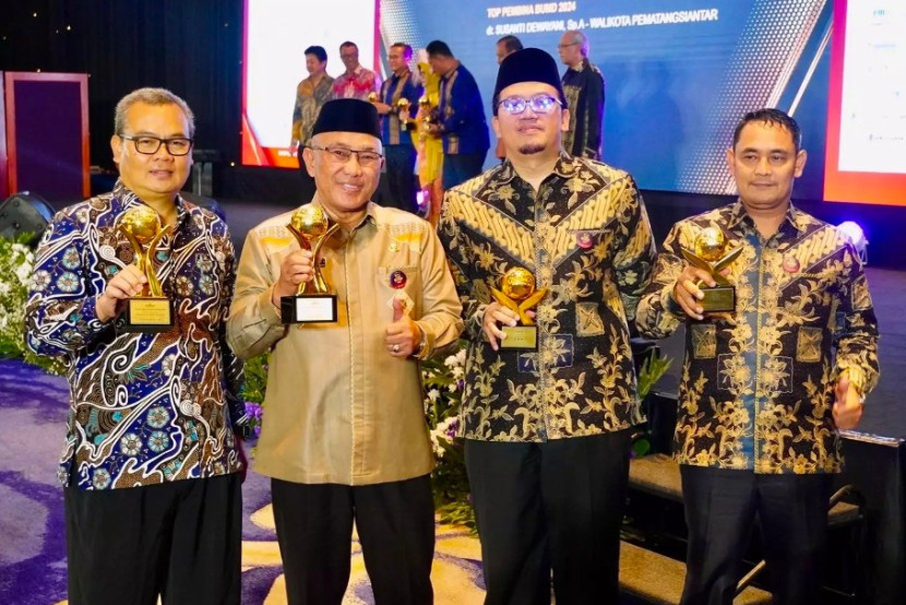 PT Tirta Asasta Depok (Perseroda) berhasil meraih penghargaan pada 4 kategori Top BUMD Award 2024 yang diadakan oleh Majalah TopBusiness. (Foto: Dok Diskominfo Kota kepada)