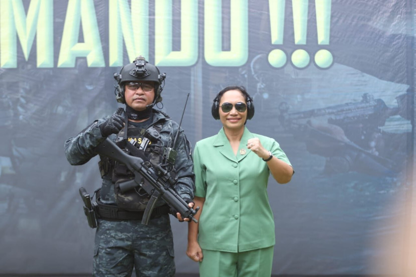 KSAD Jenderal Maruli Simanjuntak bersama Paulina 'Uli' Pandjaitan.