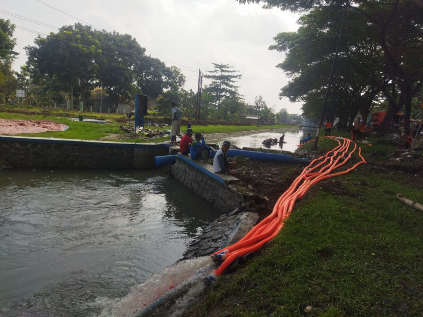 Penyedotan air banjir Demak, foto BPBD Jawa Tengah