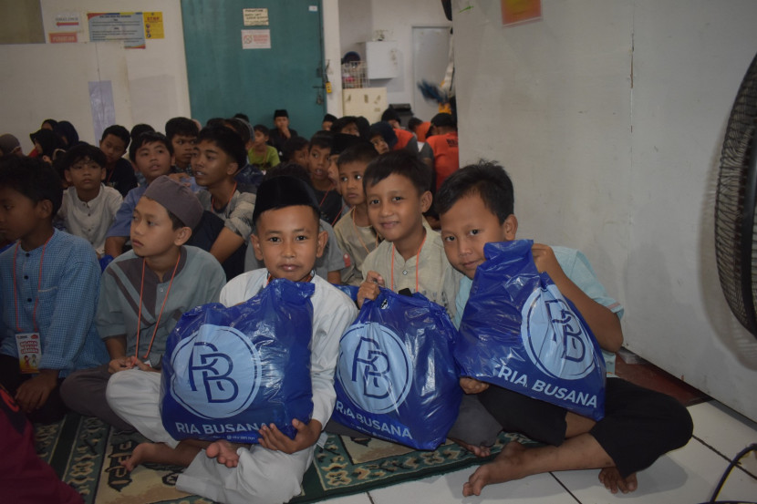 Anak yatim dan dhuafa di Sukabumi belanja baju lebaran yang didukung Sehati Gerak Bersama dan para donatur, Kamis (28/3/2024).