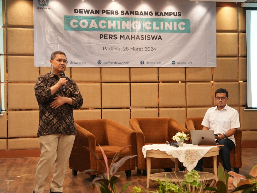 Anggota Dewan Pers, Asep Setiawan dalam rangkaian acara 'Dewan Pers Sambang Kampus', di Universitas Negeri Padang (UNP) hari Kamis (27/03/2024). (Dok Dewan Pers)