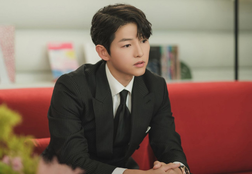 Aktor Song Joong Ki dalam perannya di serial Queen of Tears. (tvN)