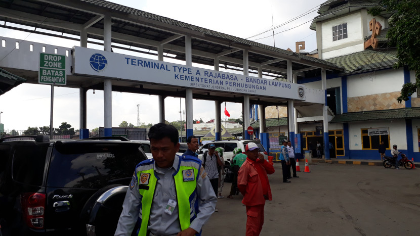 Terminal Induk Rajabasa Kota Bandar Lampung. (Foto: SumatraLink.id/Mursalin Yasland)