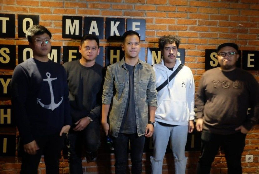 Grup band Nidji ketika memperkenalkan vokalis baru. (Republika/Desy Susilawati)