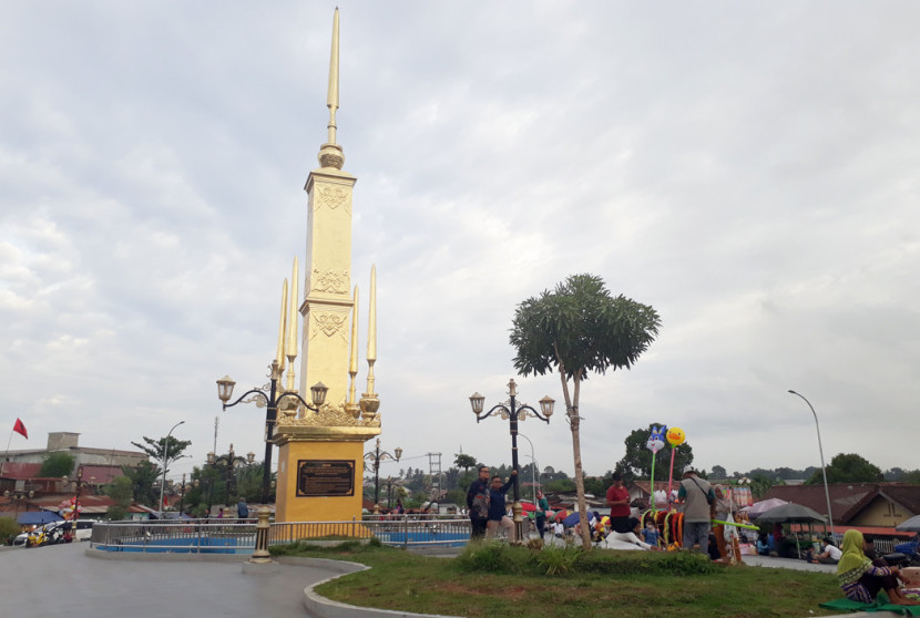 Tugu Kujur di Tanjung Enim. (FOTO: Maspril Aries)