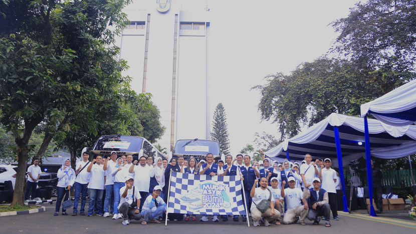 Peserta mudik bersama BUMN pada pelepasan oleh Direktur Utama Pupuk Indonesia Rahmad Pribadi. (FOTO: Humas PI)