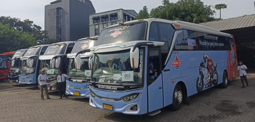 Tampak bus premium yang siap mengantarkan pemudik menuju Yogyakarta dan Surabaya.       Dok EMLI