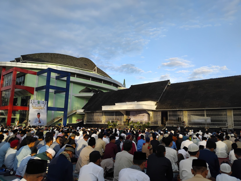 Suasana pelaksanaan Shalat Idul Fitri di Lapang Merdeka Kota Sukabumi, Rabu (10/4/2024).