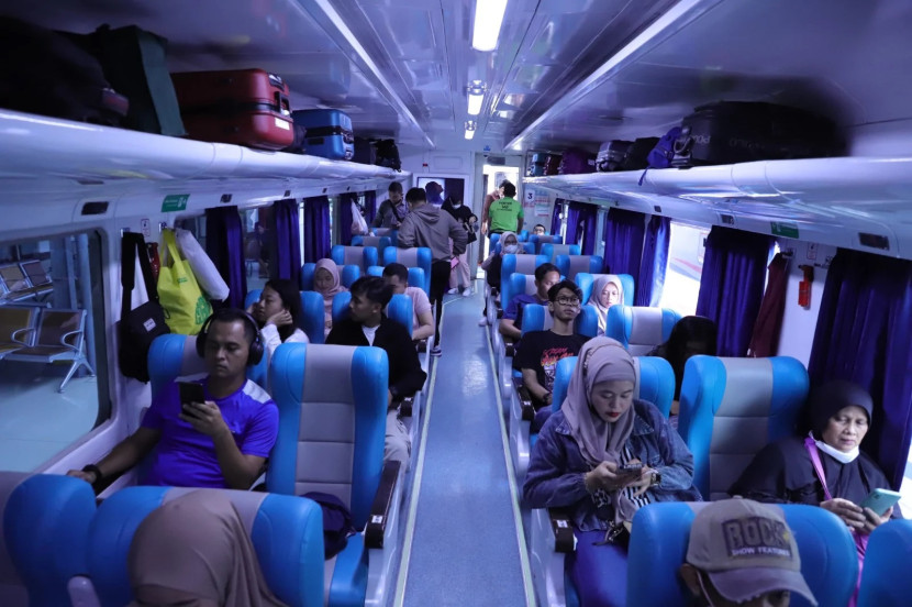 Pada Angkutan Lebaran 2024 ini, total terdapat 8.678 perjalanan kereta api Jarak Jauh dan Lokal atau rata-rata 394 perjalanan KA per hari. (Foto: Dok. Humas PT KAI) 