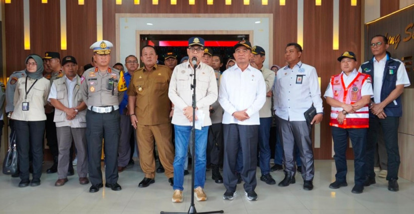 Menhub, Budi Karya Sumadi jumpa pers terkait rencana strategi penanganan arus balik mudik dari Sumatera ke Jawa. (Foto: Dok Ruzka Indonesia)