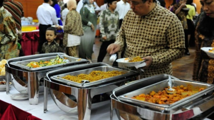 Menghargai Undangan Makan: Sebuah Cerminan Akhlak Mulia