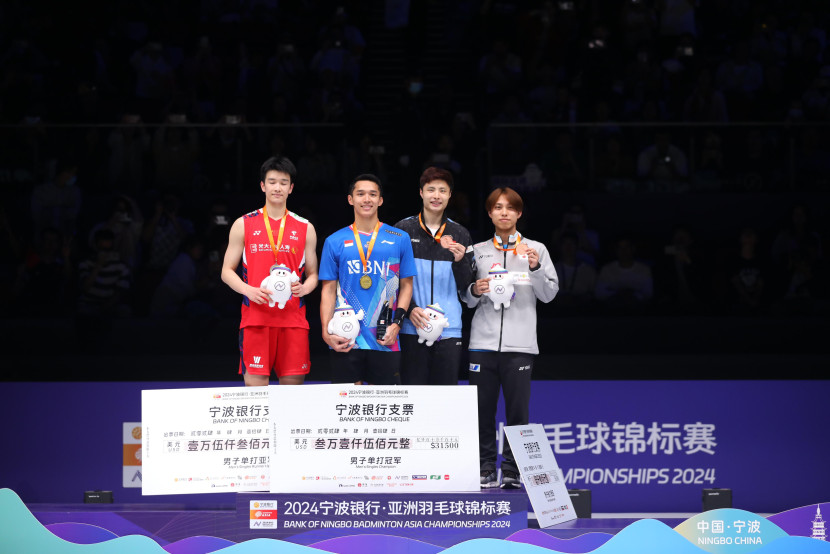 Pemain tunggal putra Indonesia, Jonatan Christie menjadi Juara Asia 2024 dengan mengalahkan 2 pemain China di semifinal dan final. (Sumber foto: PBSI)