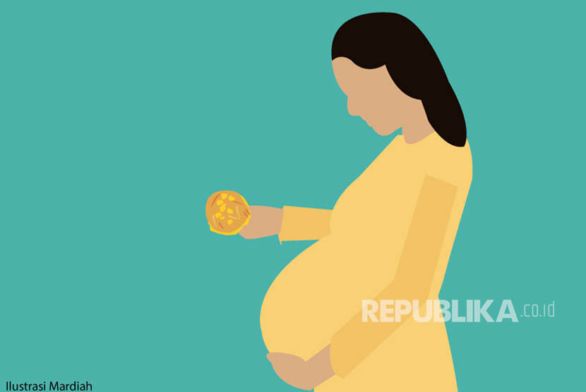 Ilustrasi Ibu hamil makan gorengan. Gambar: Republika