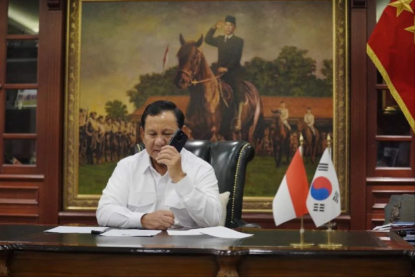 Menhan Prabowo Subianto menerima telepon dari Presiden Korea Selatan Yoon Suk Yeol.