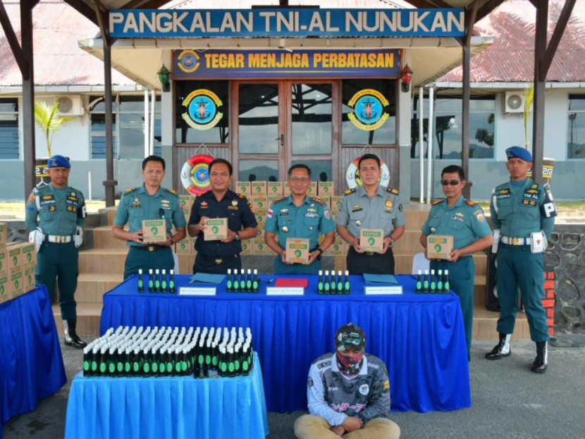 Tim Lanal Nunukan menangkap penyelundup di Pulau Sebatik.