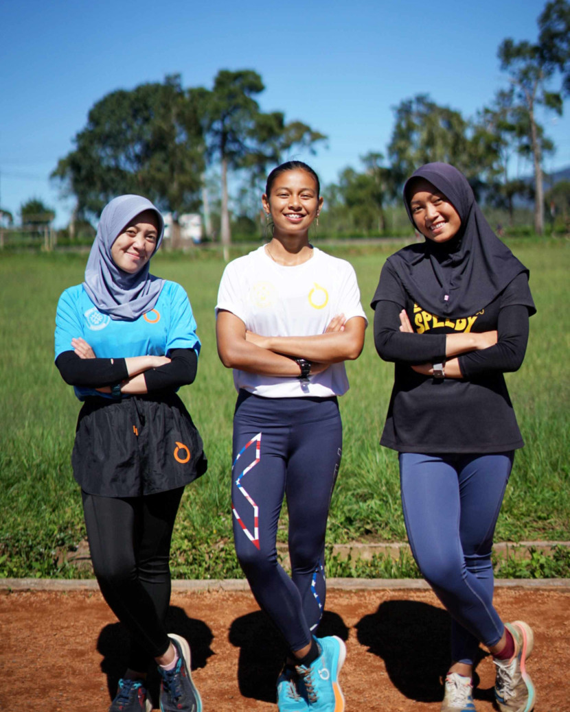 Atlet Perempuan binaan Agung Mulyawan Track Club (AMTC) yang sedang berlatih olahraga lari Sumber:Ayobantu