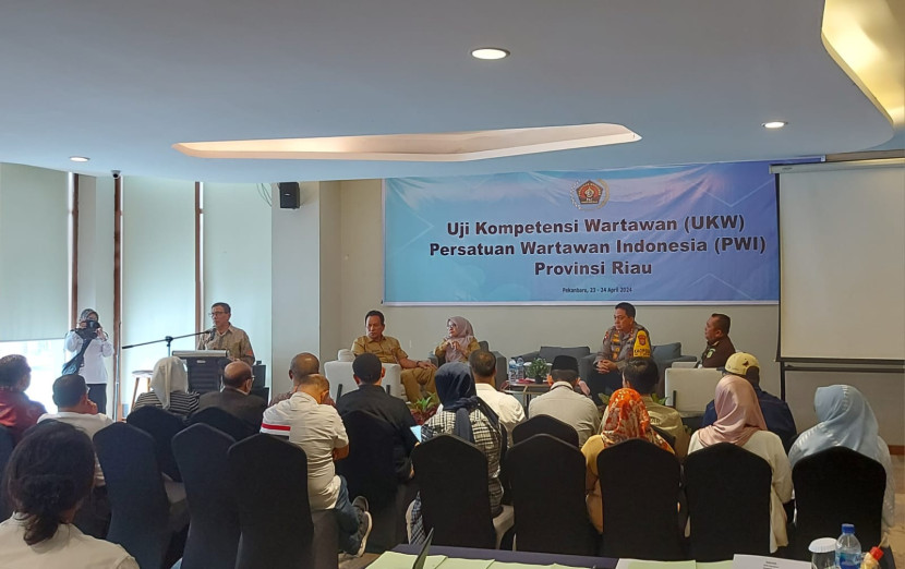 Pembukaan UKW Gratis PWI Pusat di Pekanbaru.  (FOTO: Dok. PWI Pusat)